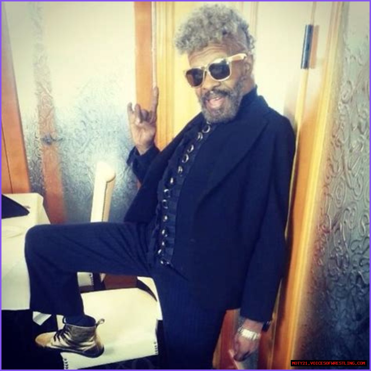 Sly Stone: dating, net worth, tattoos, smoking & body facts